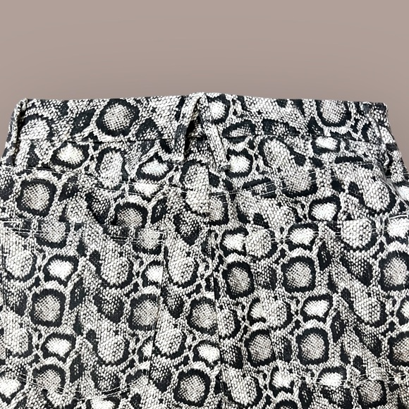 NWT - Good American - Snakeskin Pattern Pants Jeans - Cream/Black - 12 - Picture 9 of 11